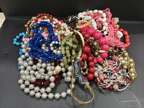 Vintage Jewelry Lot Weighs 3 Lbs 8 Oz May Contain Bakelite & Lucite