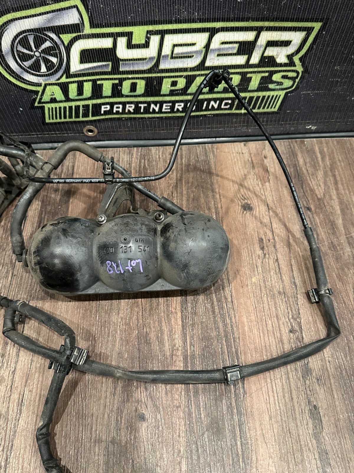 Audi R8 2017 Vacuum reservoir