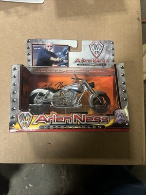 Arlen Ness Motorcycles Outlaw Steel Iron Legends Motorcycle 1:18 Scale #99210