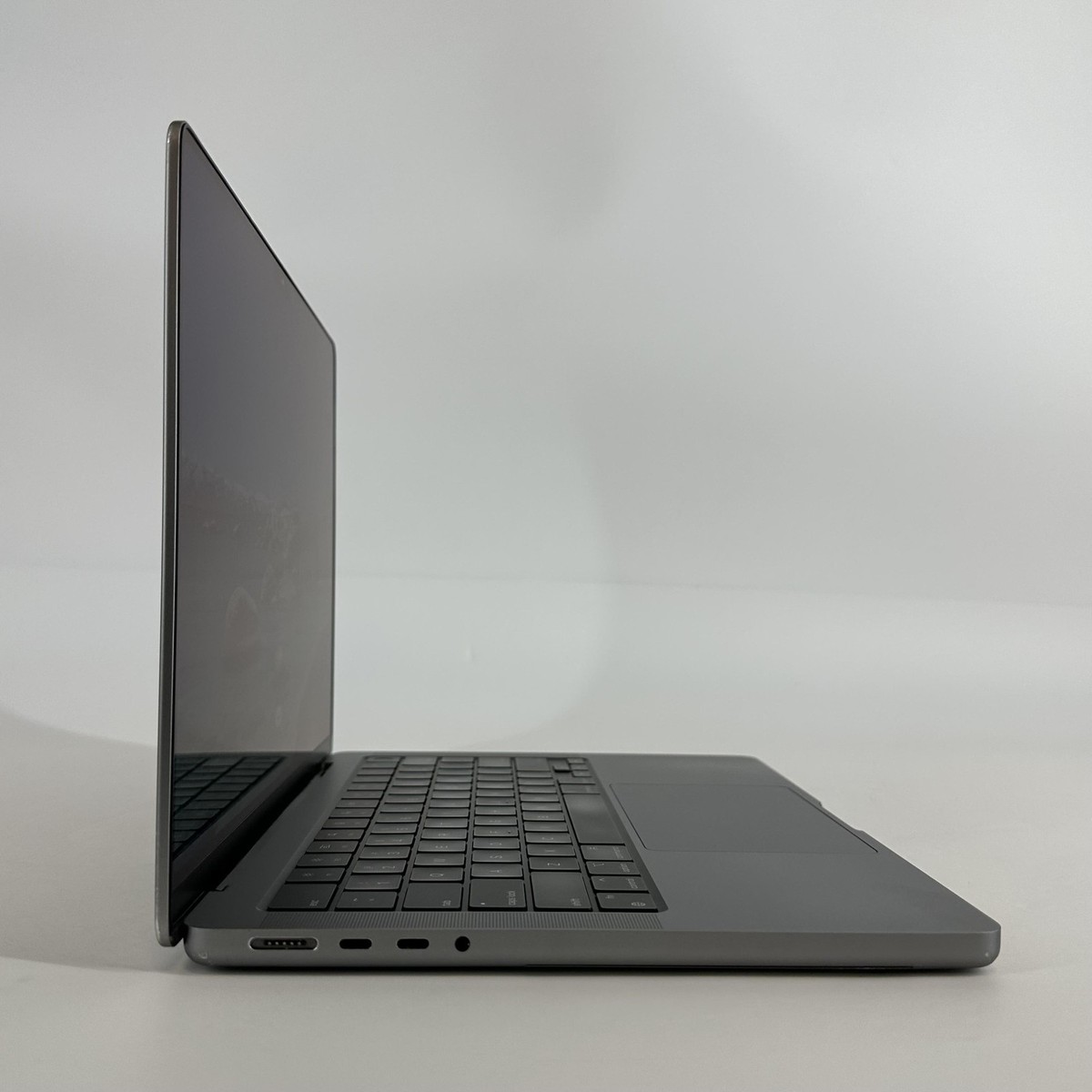 MacBook Pro 14 Space Gray 2021 3.2 GHz M1 Pro 8-Core CPU 14-Core