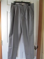 NWT ST. JOHN'S BAY EASY CARE CLASSIC FIT PLEAT FRONT CASUAL PANTS W32 L30 GREY
