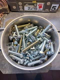 ca. 4 kg neue Schrauben Sortiment