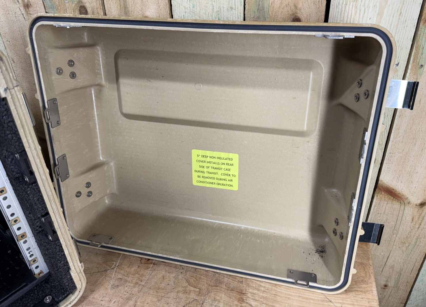 ECS Server Rack Rackmount 8U 19" X 24" Waterproof Storage Case W/ Rack Pelican