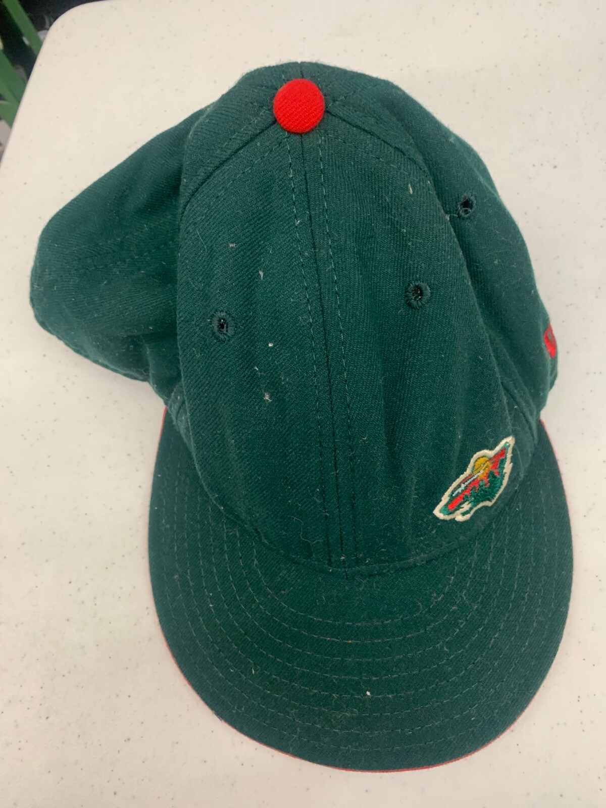 Minnesota Wild Hat Cap Fitted 7/3/8 NHL Green Red Pre-Owned HT30+62