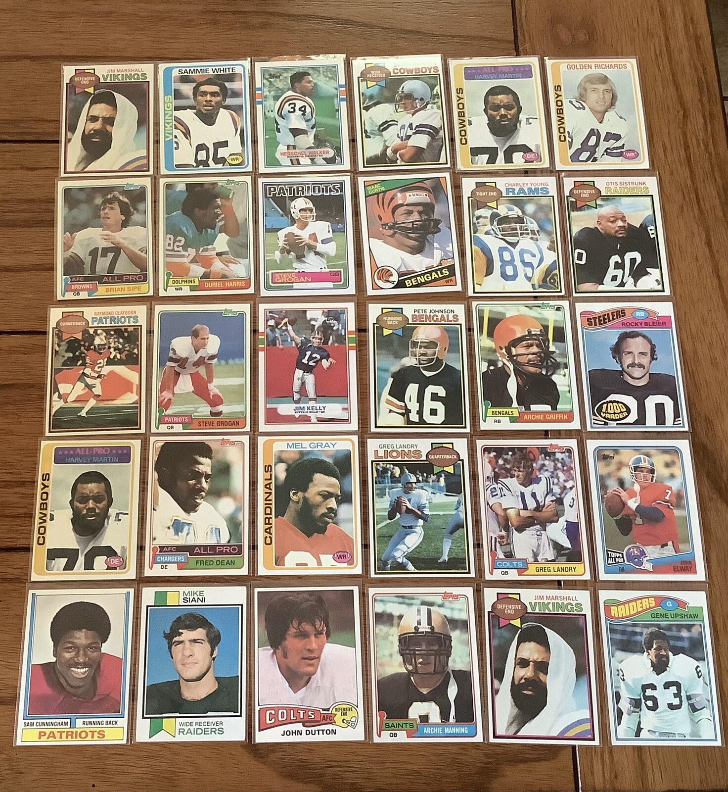 Vintage NFL 30 Cards Stars RCs HOFers Elway Kelly Upshaw Martin Manning