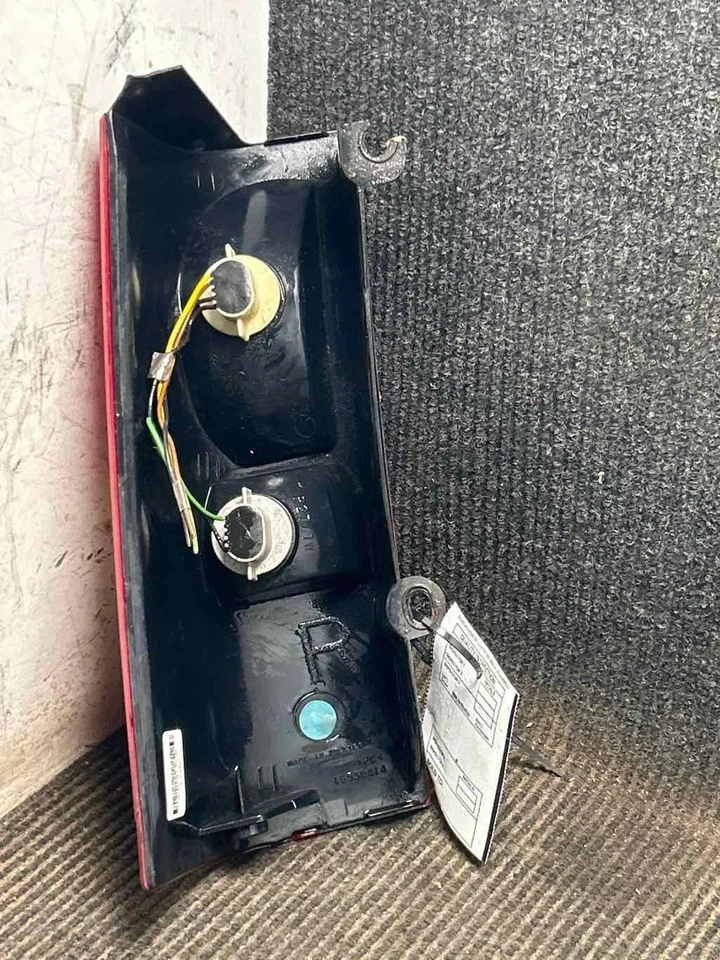 Fits 2003-14 Chevy Express 1500 Tail Light RH OEM#:84639024 Foto 2 de 4