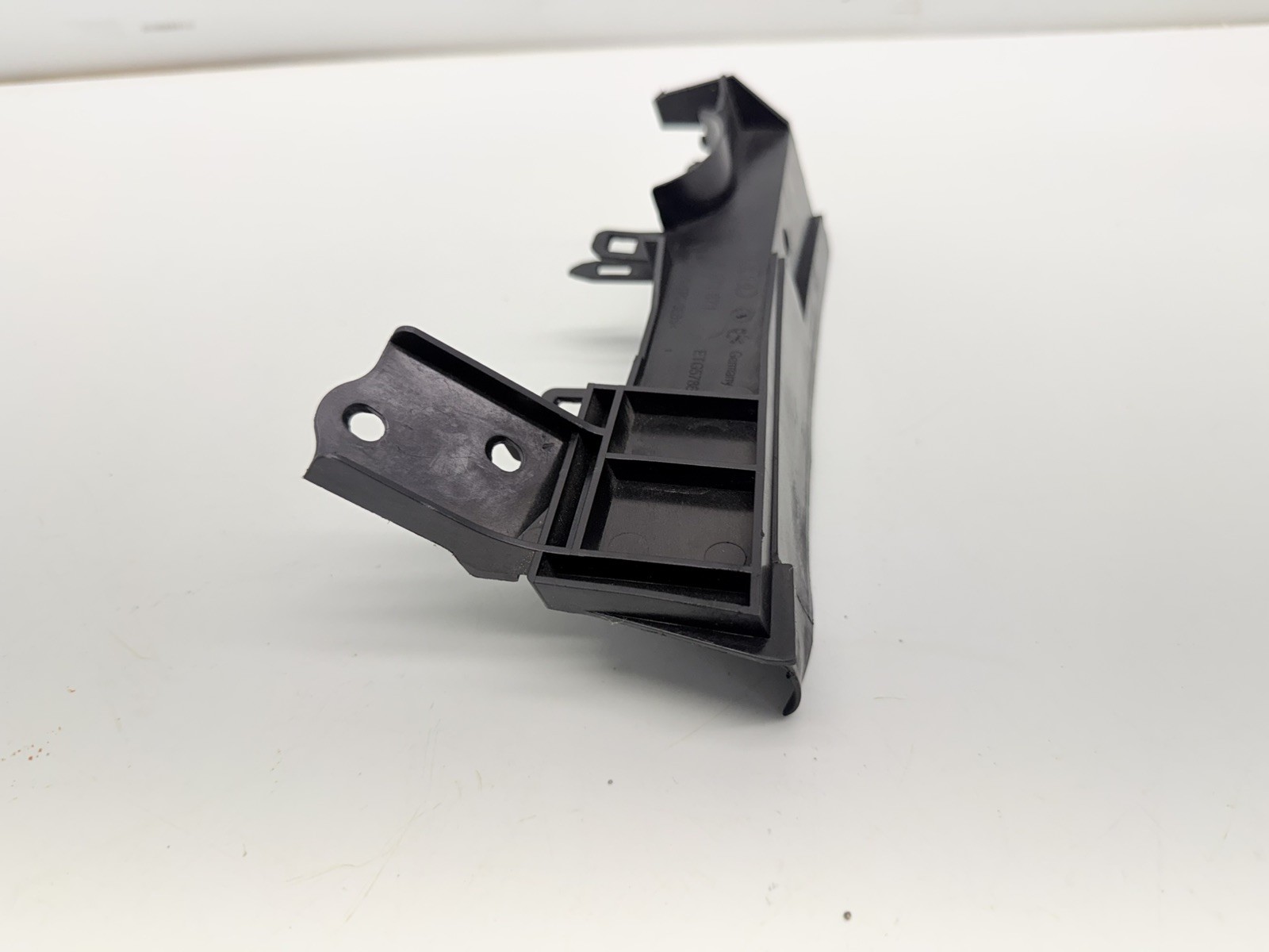 2016-2020 Bentley Bentayga Left Front Cowl Water Box Grommet Bracket 4M0971871BG
