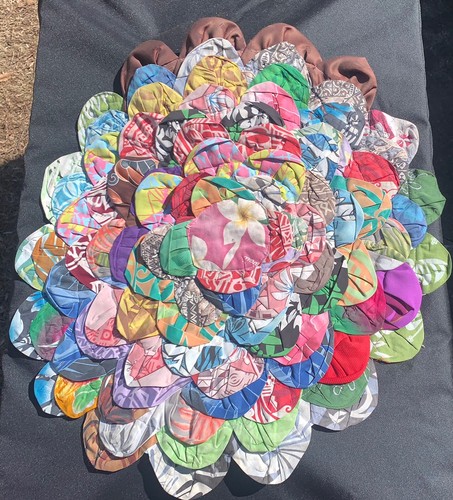 VTG Quilted FLOWER PETALS ROSE YoYo Suffolk Table Mat GR8 4 Pillow 24” Handmade