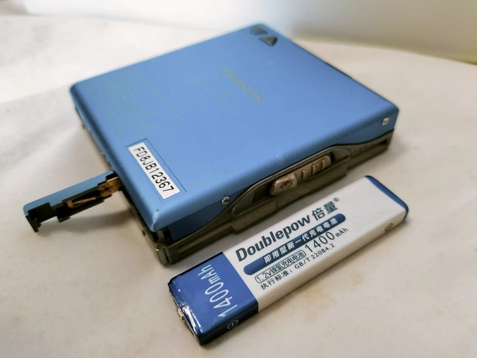 Panasoni portable MD player Sj-Mj 30 Walkman Blue ln good condition - Image 3 of 4