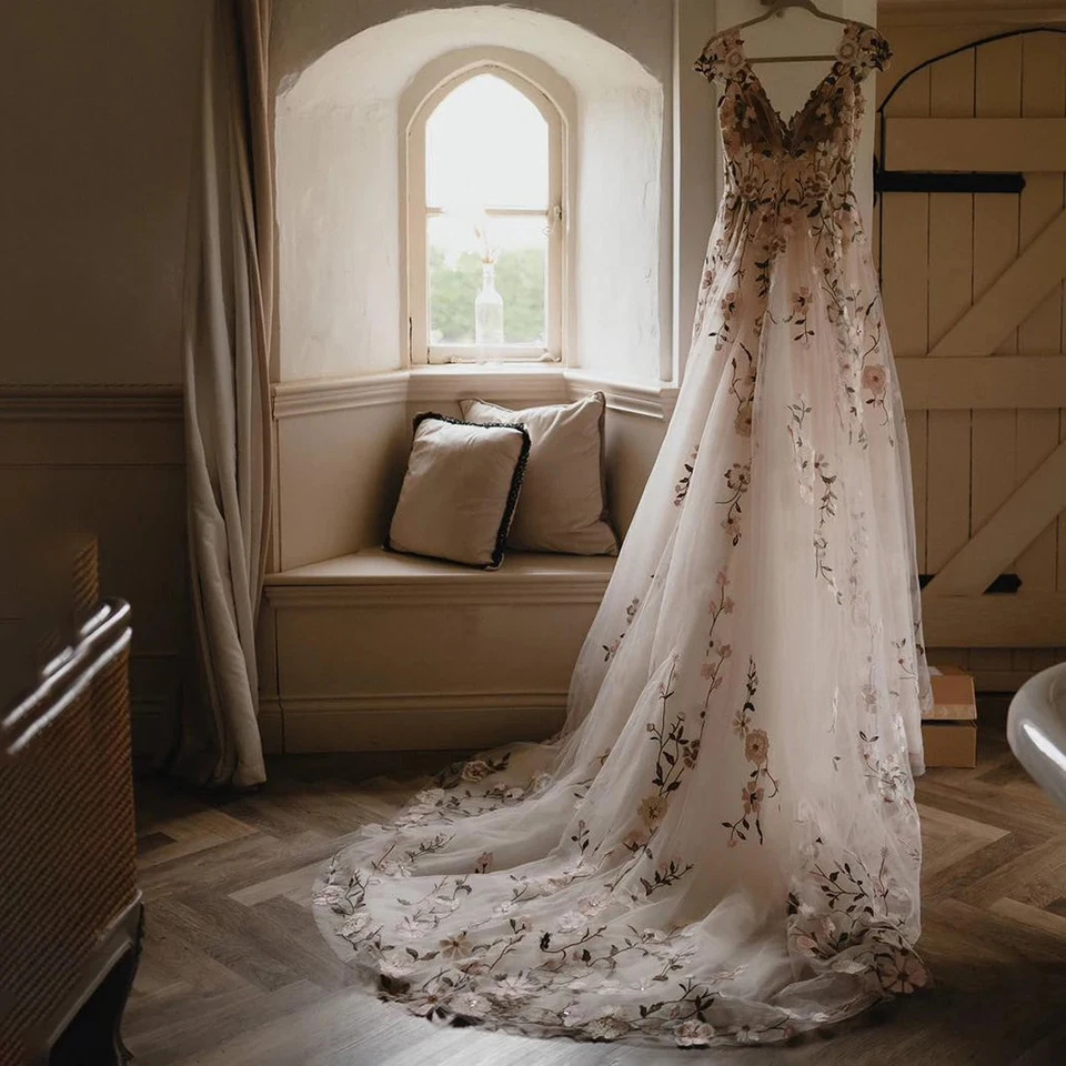 Vestidos de novia talla grande línea A cuello en V mangas de encaje flores 3D vestidos de novia Foto 3 de 4