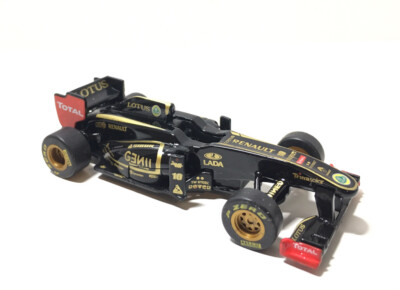 1/64 Suntory Boss Vegas Lotus Renault GP R31 2011 Pull Back