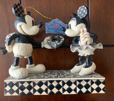 Walt Disney Jim Shore Collection “Real Sweetheart #4099260 Mickey