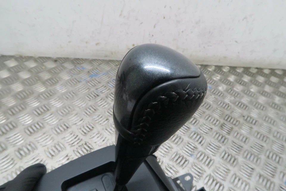 Toyota Yaris 2020 1,5 híbrido 5 puertas selector de marchas automático palanca de cambios ref5687 Foto 3 de 4