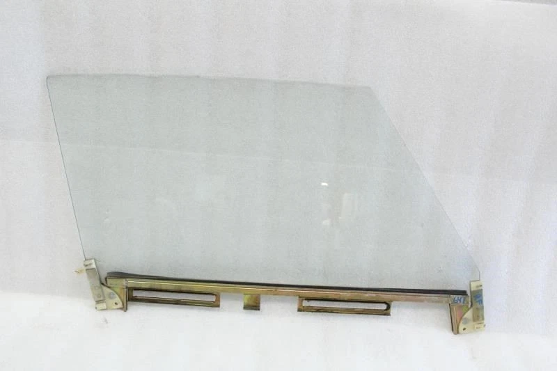 Triumph Spitfire 1500 1979 puerta derecha pasajero ventana de cristal Foto 2 de 4