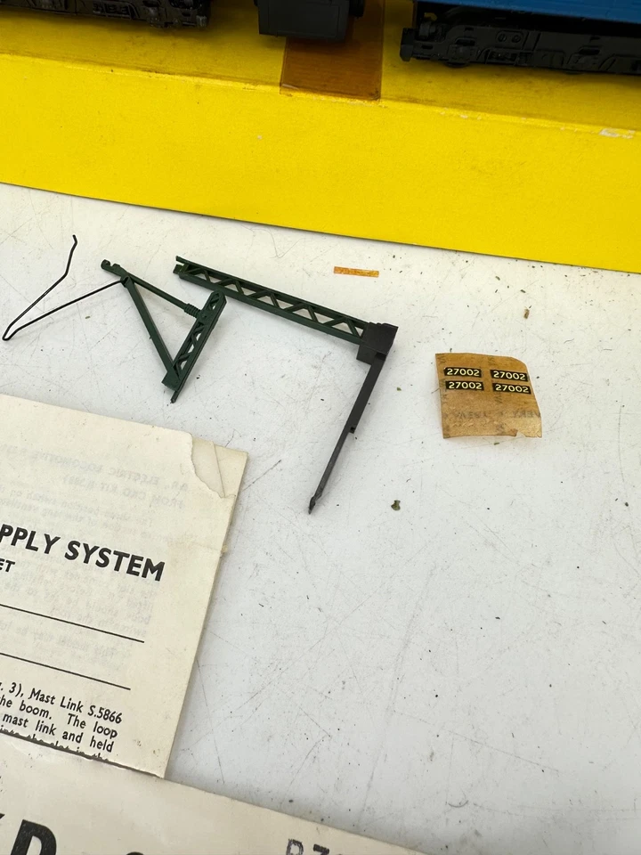 OO Gauge TRI-ANG CKD R.388 EM2 Twin Pantograph Electric Locomotive - BR Pandora - Image 3 of 4