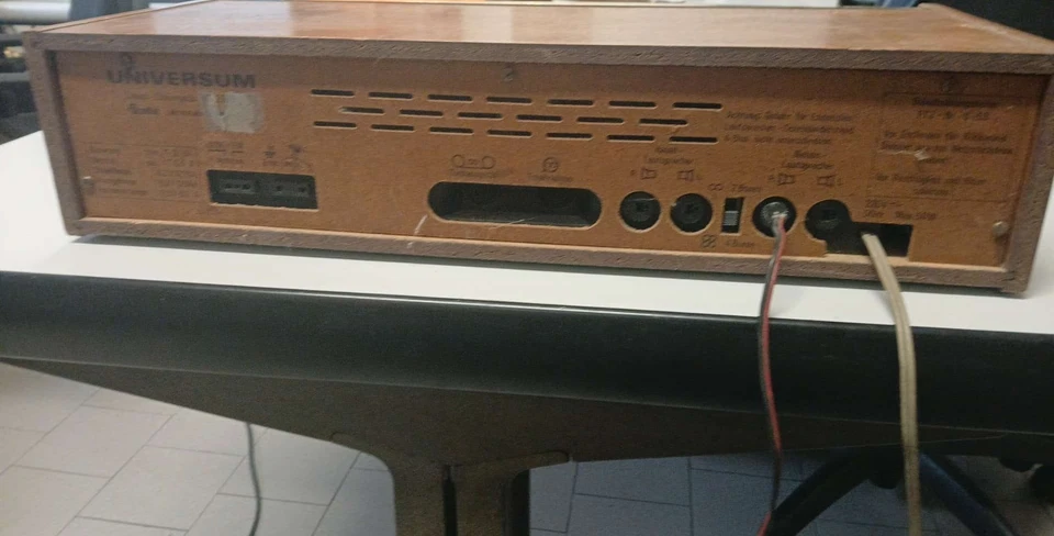 Sintoamplificatore Stereo Vintage Universum VT 2343 - NON FUNZIONANTE - Immagine 4 di 4