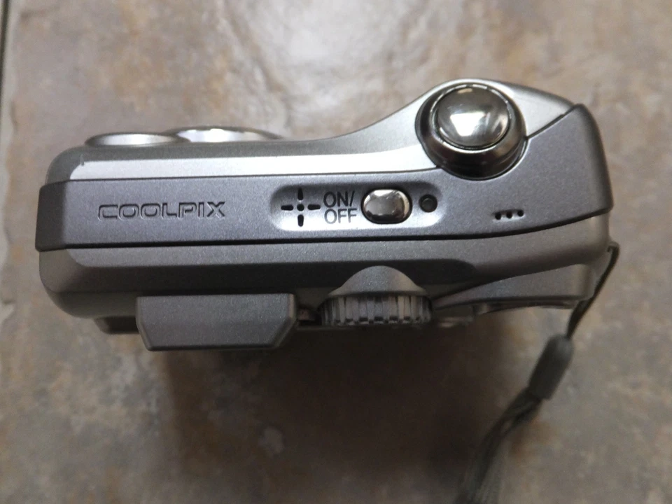 Nikon Coolpix 4100 4MP Digital Camera. f2,8 Lens. Fully Working. c/w Nikon Case - Image 2 of 4