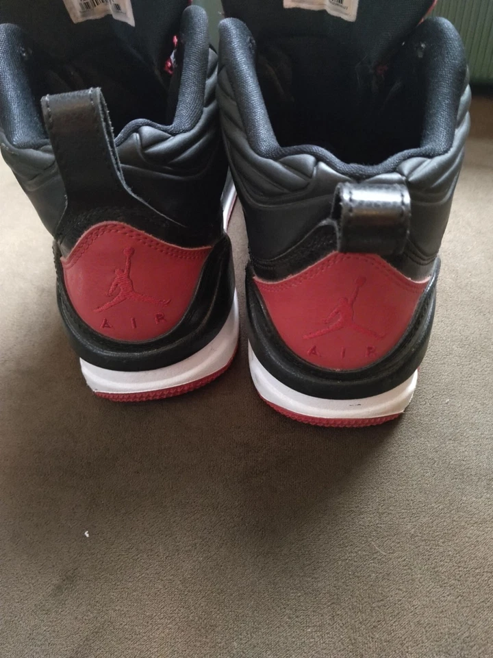 Gimnasio Hombre 9.5 Jordan Flight Negro y Rojo. Foto 3 de 4