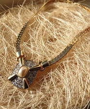 Gargantilla bañada en oro con piedra perla y circonia de fantasia pre owned