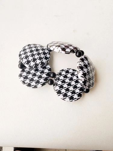 Vintage Costume Jewelry Black and White Plastic Stretch Bracelet 7.75 Inch