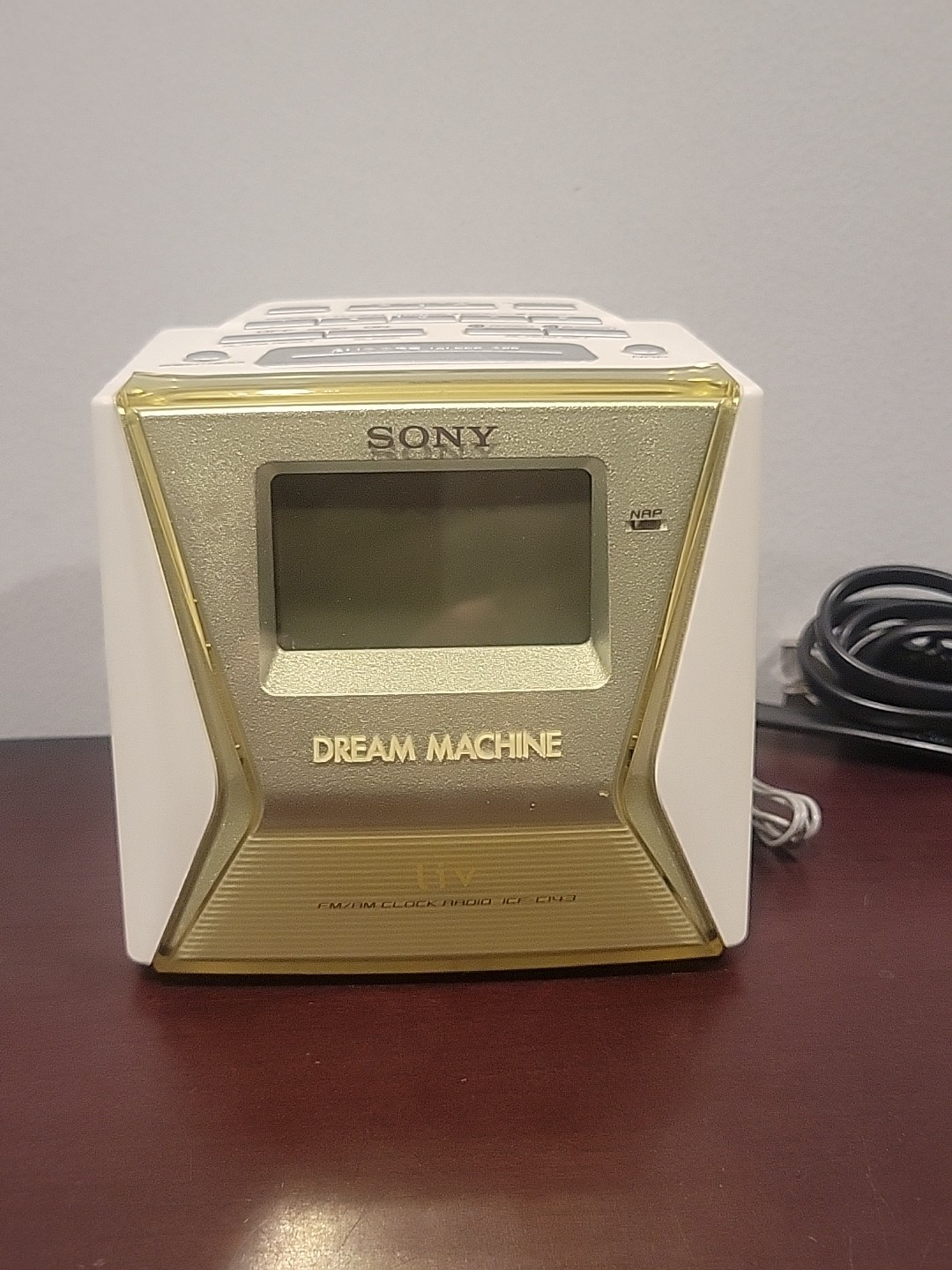 Icf-c143 / Fm Am Radio Vintage 80&rsquo;s Modern Cube