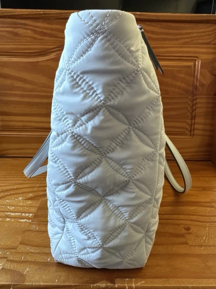 Bolso de Mano Kate Spade Acolchado Blanco/Gris Claro con Cierre de Cremallera Foto 4 de 4