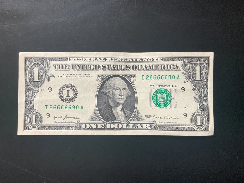 2017 $1 DOLLAR BILL I26666690A contains a 5-of-a-kind together