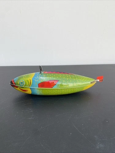 Vintage 1950’s Chein Tin Wind Up Mechanical Fish Toy Works Bright Colors No Tail