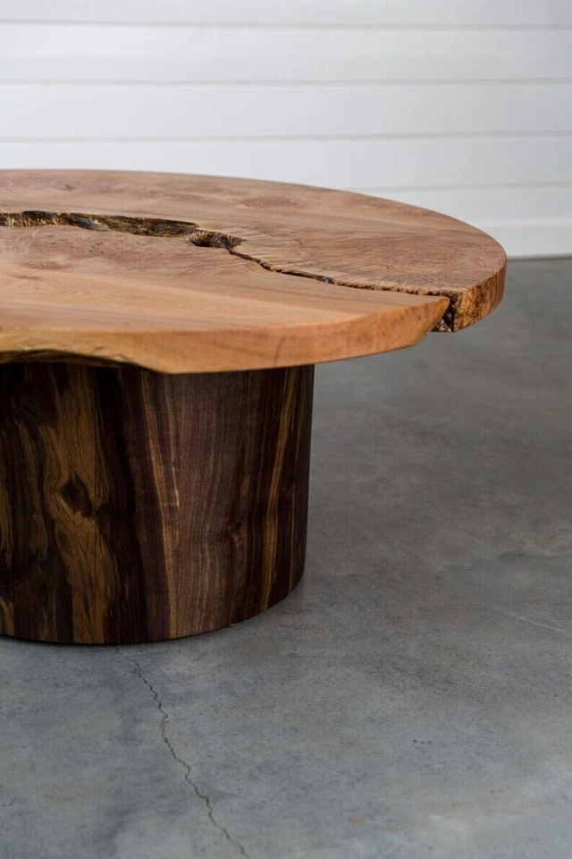 Mesa de comedor redonda antigua de nogal con borde vivo | Base de madera | Regalo de diseñador hecho a mano Foto 3 de 4