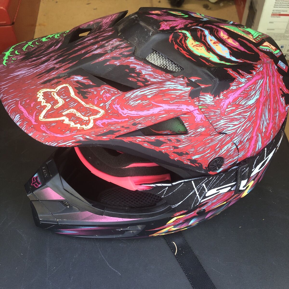 Fox Racing V1 Helmet DOT FMVSS# 218 SNELL XS 53-54CM 65/8-63 Fox Racing V1 Helmet DOT FMVSS# 218 SNELL XS 53-54CM 65/8-63
