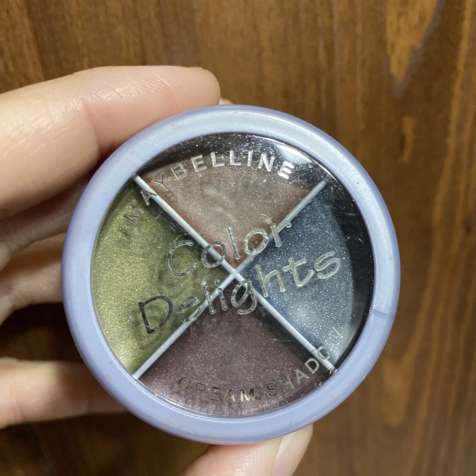 Maybelline Color Delights sombra crema ~ 110 drapeada en terciopelo ~ sombra de ojos cuádruple Foto 2 de 3