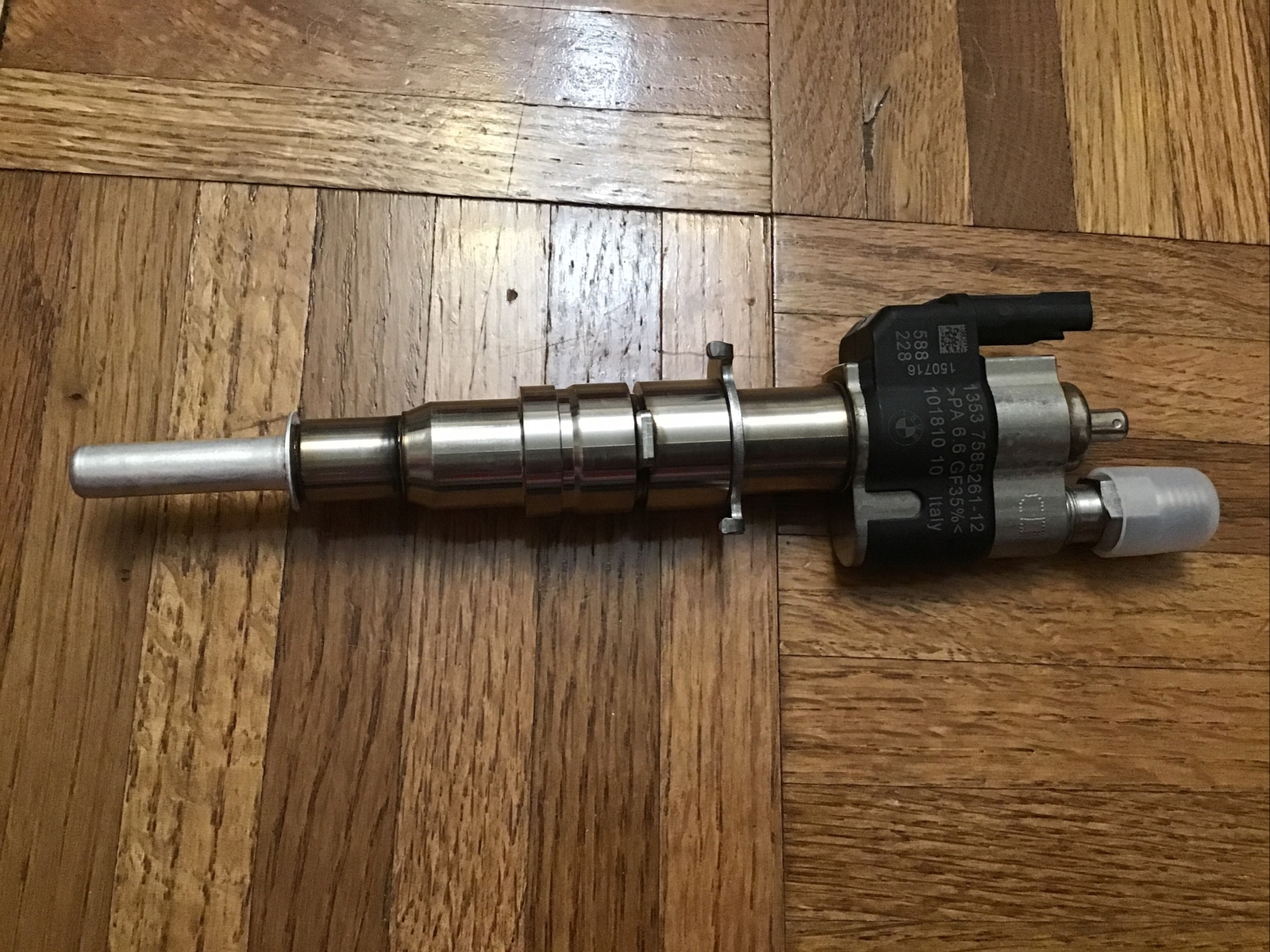 Genuine BMW N54 N63 135i 335i 550i X5 X6 Fuel Injector 13538648937 