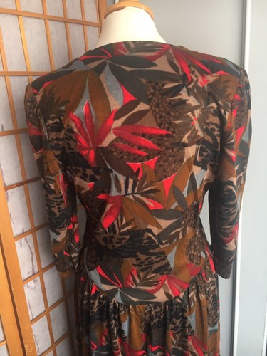 Vintage C & A classic day dress, multi-coloured swathed front, long sleeved. - Picture 2 of 4