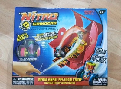    Nitro Grinder   Stunt Riders Inferno Quarter Pipe Serie 1 Elementals rot