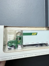 Peterbilt 385 Straight Truck Van Box ABF FREIGHT 1:64 Spec-Cast RARE NIB