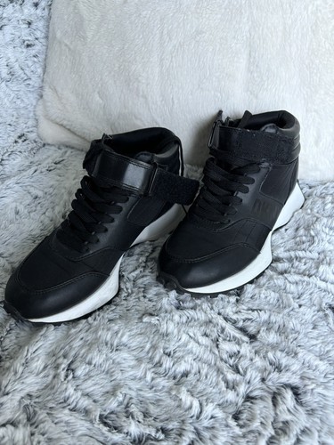 DKNY Noemi Sneaker
