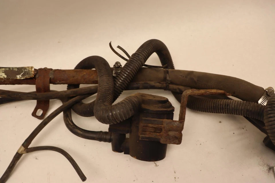 Chevy Tahoe 2015 5,3 L tanque de combustible de gasolina cuello de llenado manguera tubo OEM Foto 4 de 4