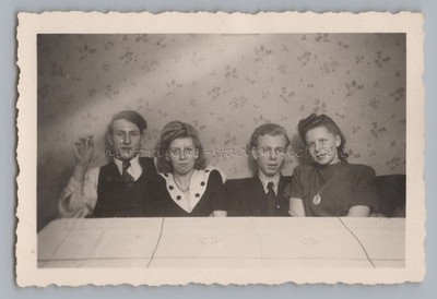 2 Young Couple - Portrait 1952 - Vintage Photo 1950s