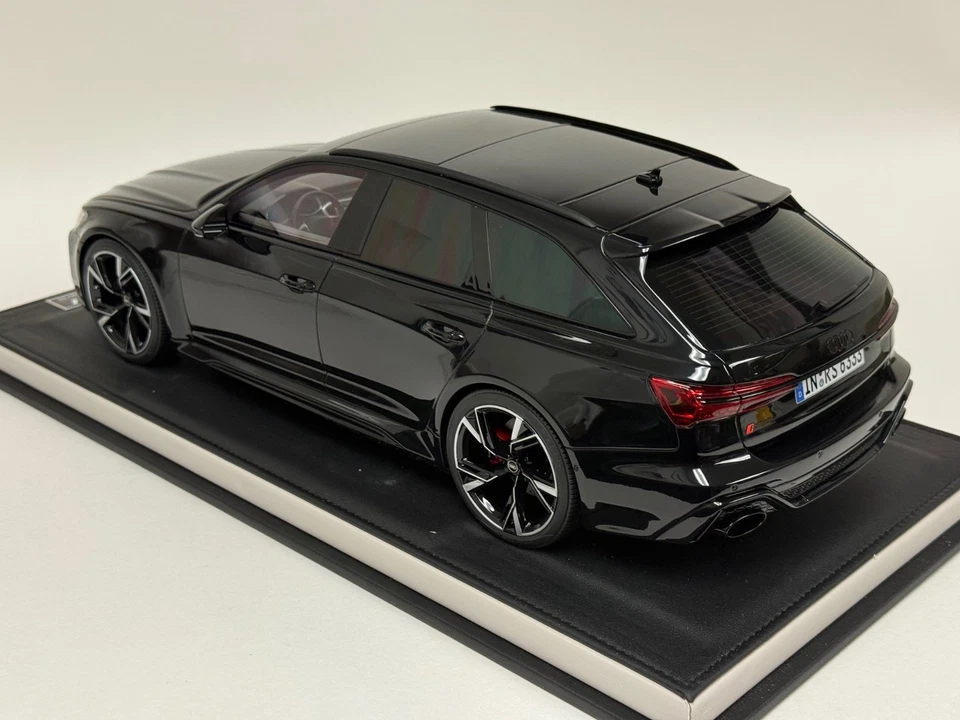 Modello In Scala 1/12 Di Audi RS6 Nero Su Base In Pelle 30 Pezzi - Immagine 2 di 4