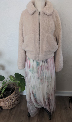 EUC THREAD & SUPPLY Northy  Sherpa Fuzzy Zip up Jacket - SMALL - beige cream