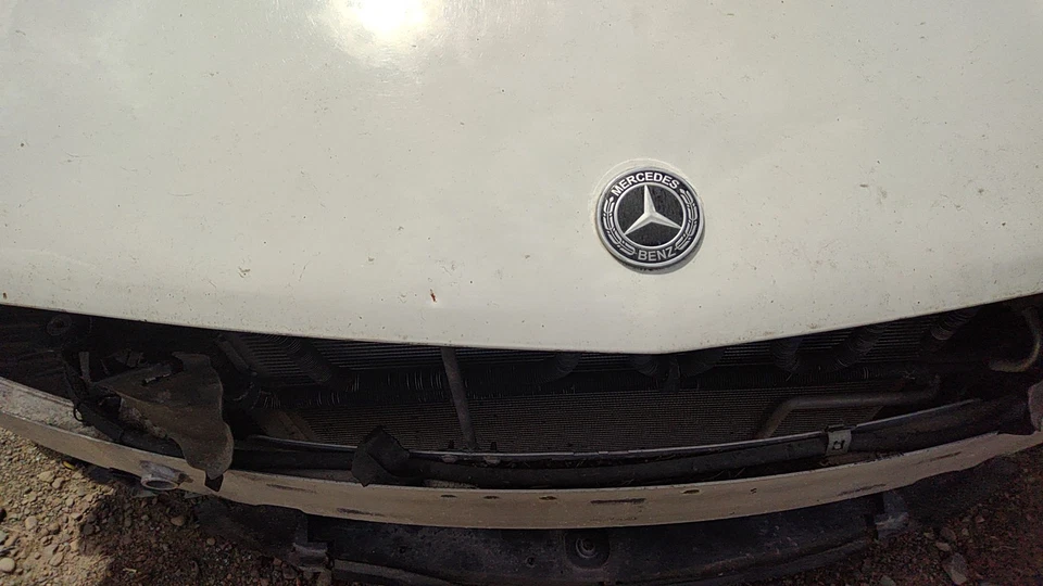 10 MERCEDES C-CLASS Hood (No Shipping) - Imagem 3 de 4