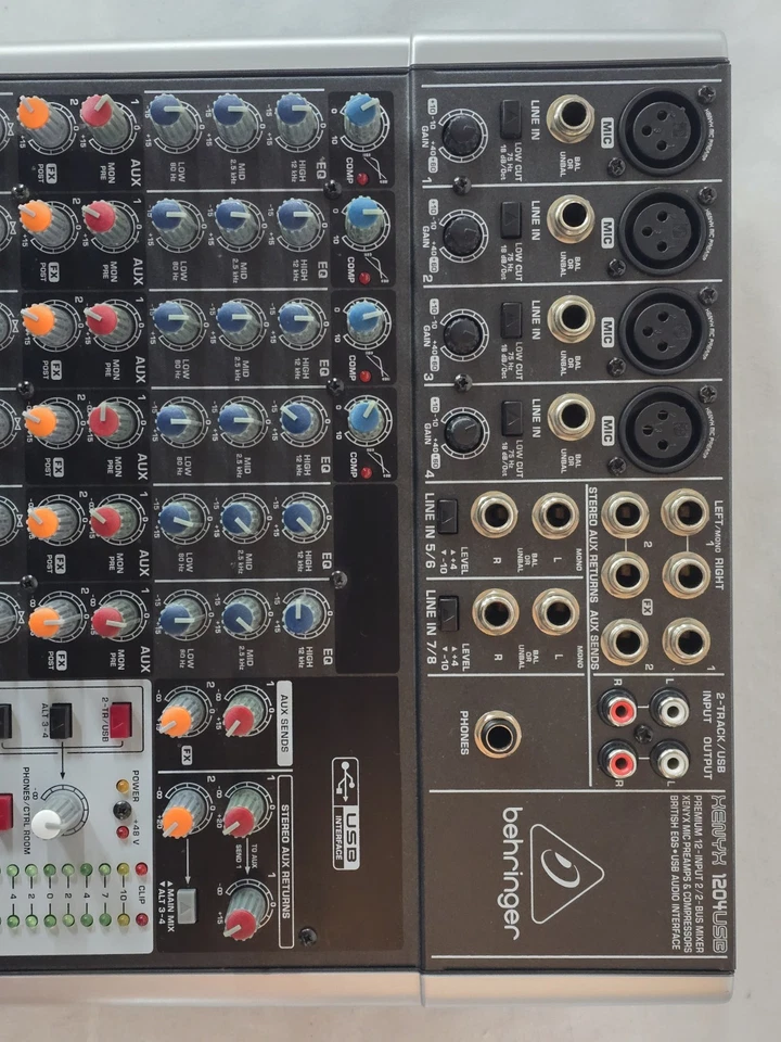 Behringer Xenyx 1204USB Mezclador de 12 entradas 2/2 buses con cable de alimentación Foto 4 de 4