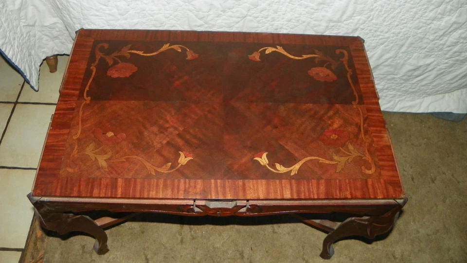 Mesa de centro con incrustaciones talladas en caoba con bandeja de vidrio para servir (CT-203) Foto 4 de 4