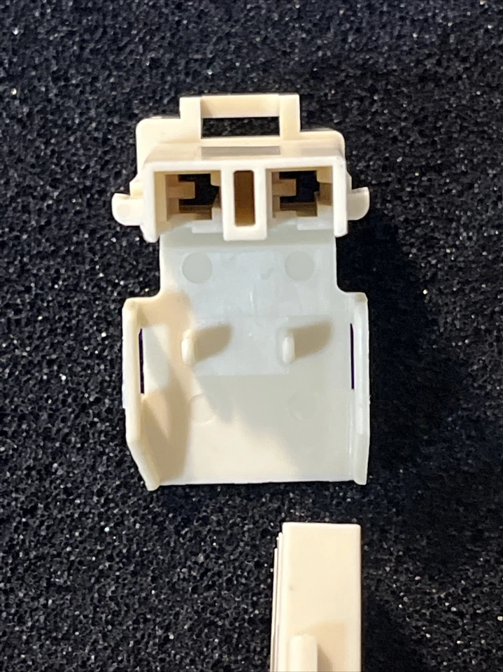 6 Each ~ 12015271 DELPHI ~ Automotive Connector ~ 2P MALE CREAM 280 SER ~ 30 AMP - Image 2 of 4