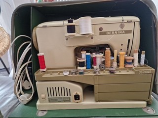 Macchina da cucire Bernina Record 730 con molti accessori