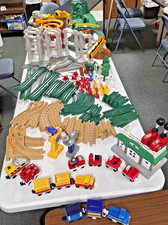 Fisher Price GeoTrax Large Lot 120pcs Track Buildings Cars Supports c.2003-2006