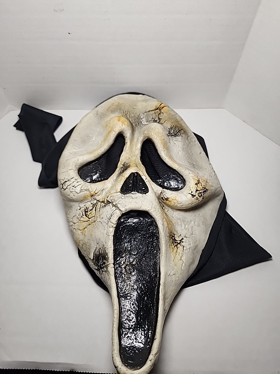 Fun World Division Scream Ghost Face Aged Mask En… - image 2