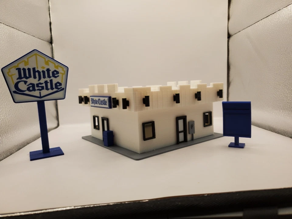 WHITE CASTLE S SCALE BUILDING-DIORAMA - Image 3 of 4
