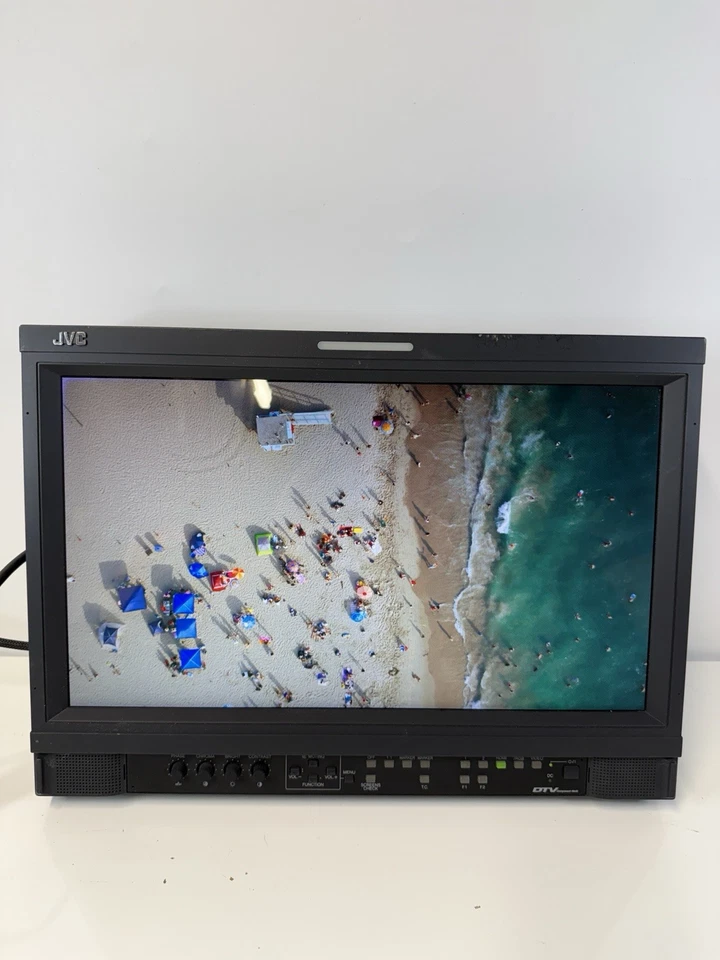 JVC DT-E17L4G 17” Multi-format LCD Video Studio Monitor With HDMI And Handle - Image 2 of 4