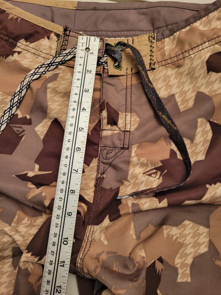 Pantalones Cortos de Tabla Quiksilver Camuflados Hombres 32 Marrón Surf Patín Y2K Retro Perro Perro Diente Foto 3 de 4